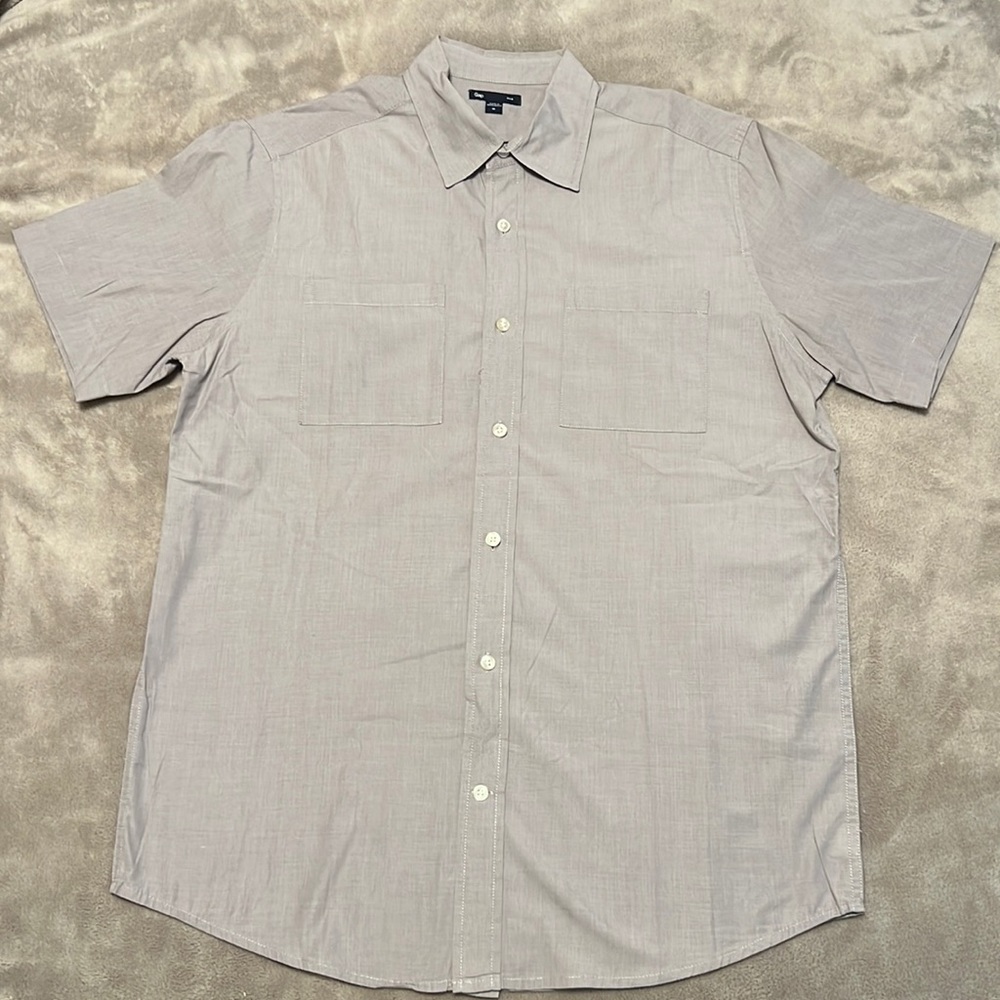 GAP Men’s Short Sleeve Light Gray Button Down Shirt